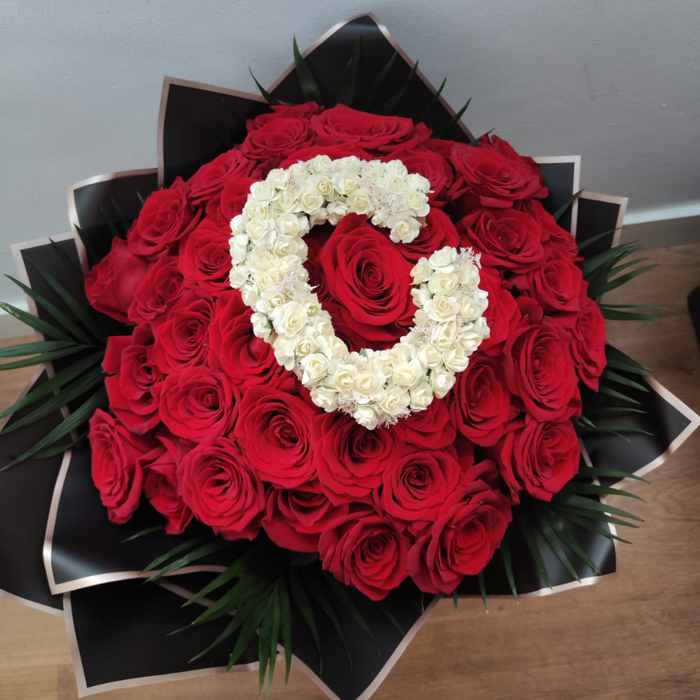 Ramo 40 rosas rojas + letra inicial