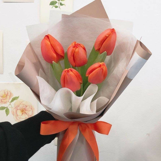 Ramo 5 tulipanes naranjas